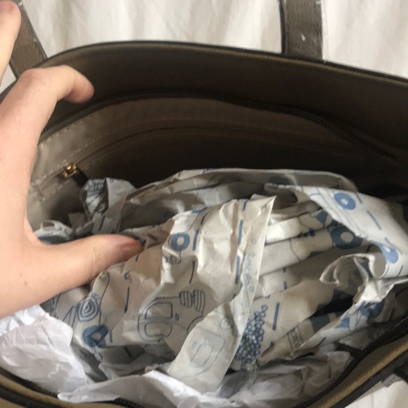 Olive 🫒 Green Handbag - Picture 3 of 9